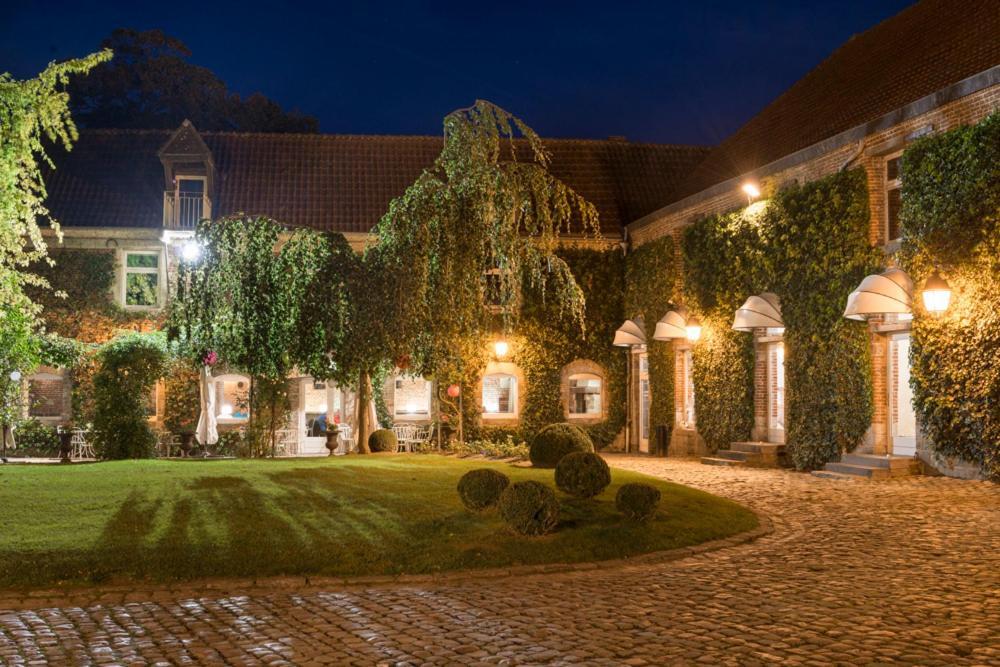 Logis-Hotel-Restaurant La Gentilhommiere Artres Exterior photo